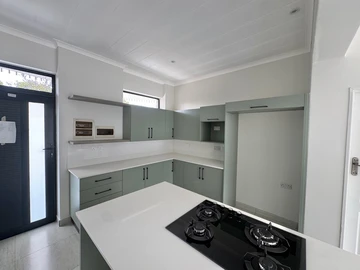 2 Bedroom Flat & Apartment