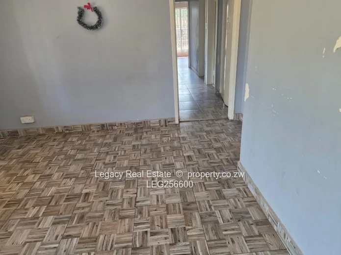 Spacious 3BR Bungalow on 2000m² with Borehole — Mabelreign