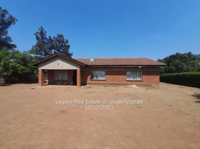 Spacious Brick 3-Bed Home with Verandah ,fenced& Large Yard