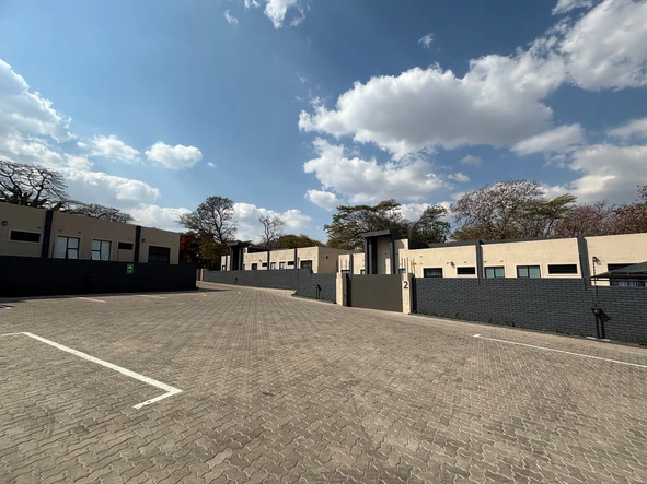 4 Bedroom Flat & Apartment
