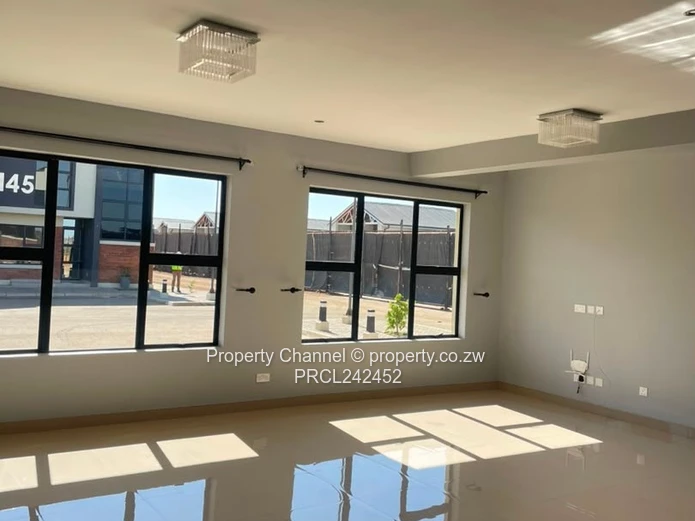 Modern 4-Bed Apartment in Madokero | Pool & Borehole