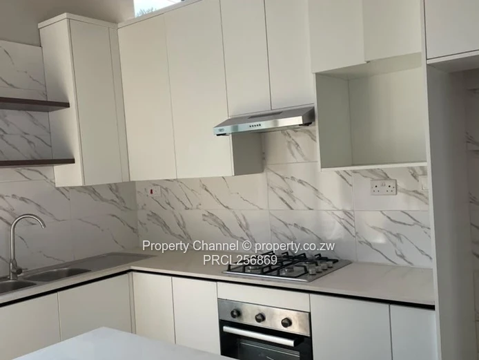 Stunning 3-Bed Home with Vaulted Beams & Kitchen Island
