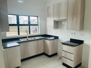 3 Bedroom Flat & Apartment