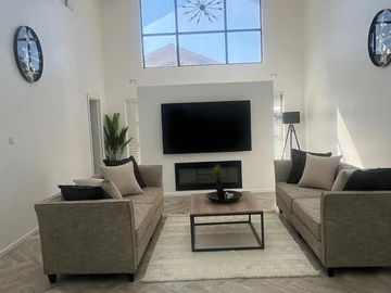 4 Bedroom Flat & Apartment