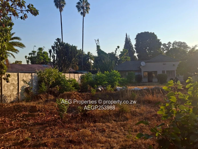 Mount Pleasant 3-Bed Home — Large Yard & Borehole