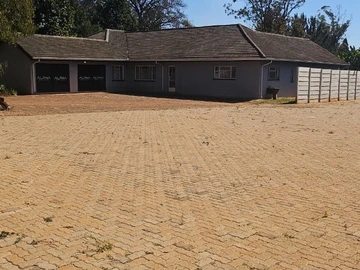 10 Bedroom House