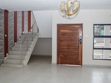 4 Bedroom Flat & Apartment