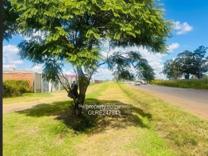 Prime 2,500m² Lochinvar Corner Plot — Main Road Frontage
