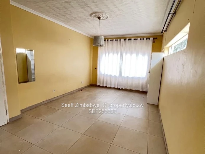 3-Bed cluster unit along Coronation on 871sqm 