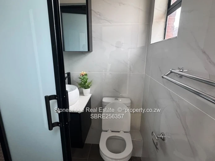 3 Bedroom Townhouse in Hillside For Sale
