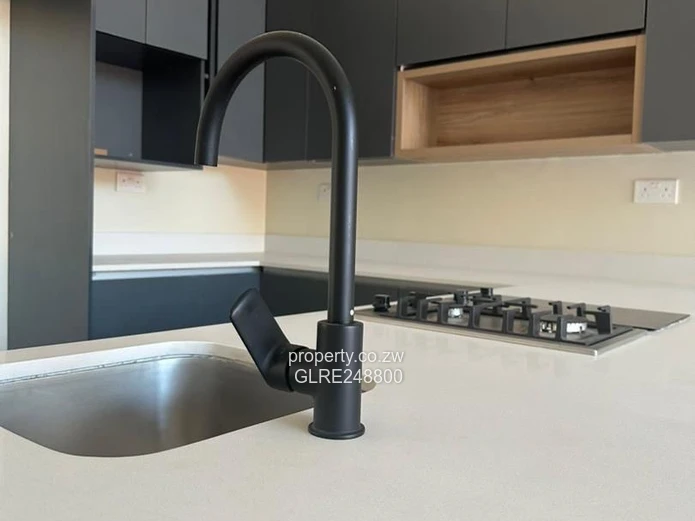 Spacious Glass-Front 3-Bed Townhouse in Bluff Hill - Borehole