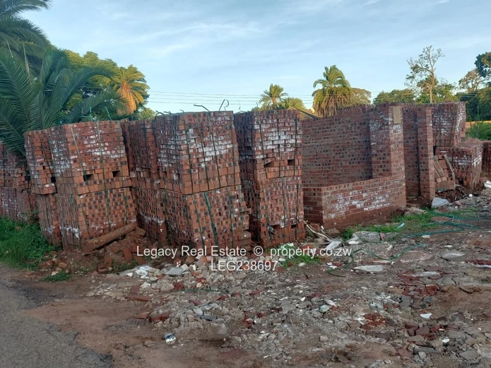 Premium Cluster Stand in Sought-After Highlands