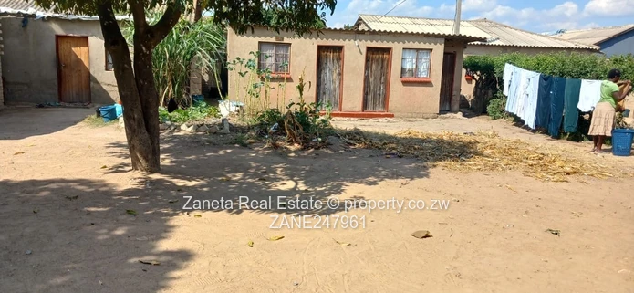 200 m² Stand with Cottage, Garden & Trees — Chitungwiza