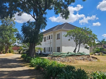 2 Bedroom Flat & Apartment