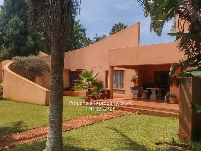 Spacious  old money  Property in Old Mazowe 