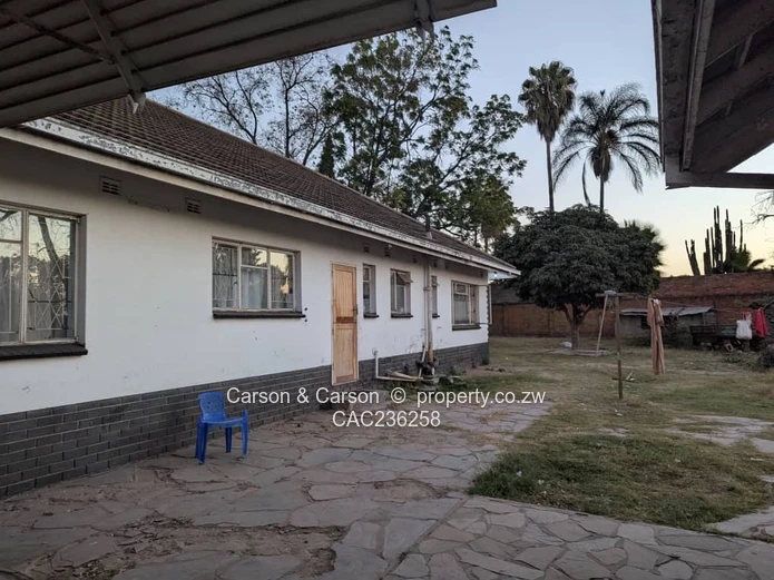 Waterfalls: 3-bed Home on 4600 m2 