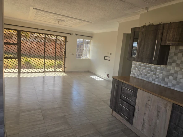 2bed cottage stand alone in Westlea , .400/month 