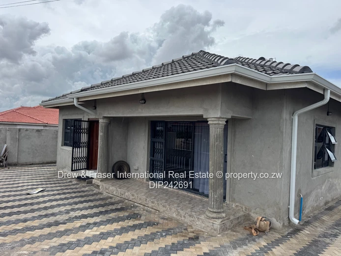 Mabvazuva phase 1 house 4 beds available for rent $750