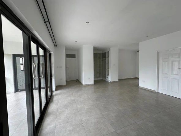 6 Bedroom House