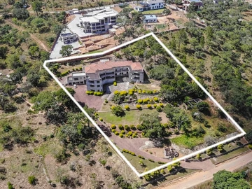 6 Bedroom House