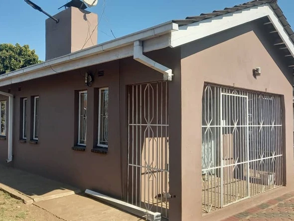 Spacious 4-Bed Home in Mainway Meadows with Borehole