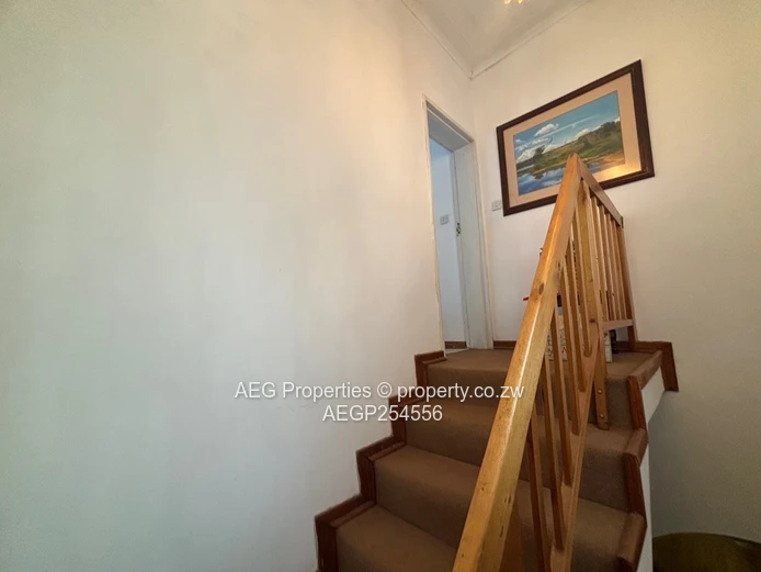 Vainona: 4-Bed Home with Pool & Mature Gardens