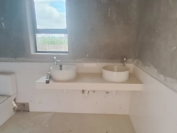 4 Bedroom Flat & Apartment