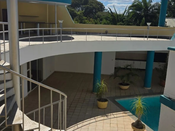 6 Bedroom House