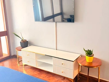 2 Bedroom Flat & Apartment