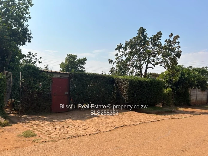 2 roomed cottage for sale in Dzivarasekwa 2-COUNCIL CESSION 