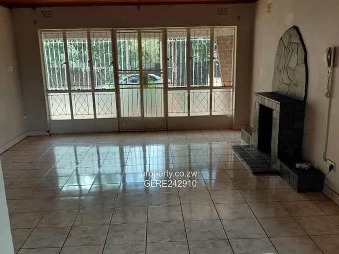 Belvedere 3-Bed Home - Tiled Lounge & Borehole