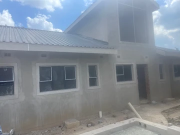 2 Bedroom Flat & Apartment