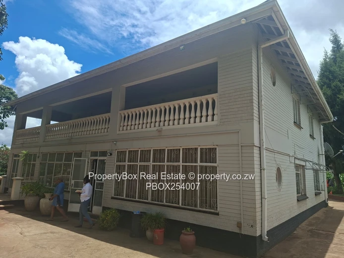 Eastlea Prime Property for Sale suitatble for Offices!
