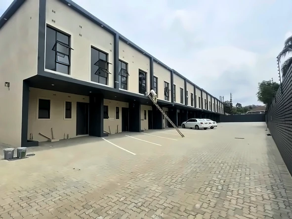 3 Bedroom Flat & Apartment