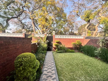3 Bedroom Flat & Apartment