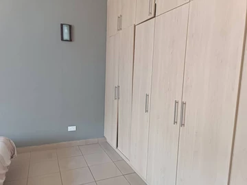 2 Bedroom Flat & Apartment