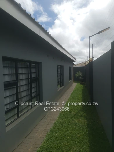 Ashdown Park - Neat and Modern House For Sale