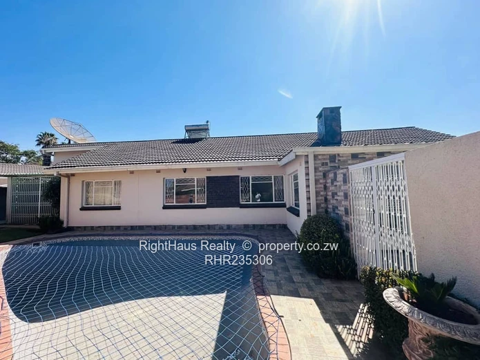 Executive 4 Bedroom Residence In Prime Hillside Location