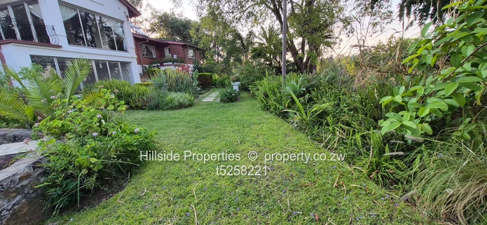 Glen Lorne 4-Bed 3-Bath: Modern Glass Wall & Garden