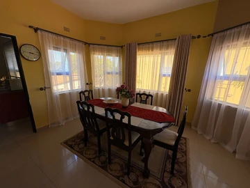 3 Bedroom Flat & Apartment