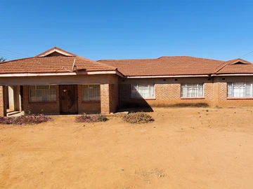 House For Sale in Chinhoyi-Mapako Low Density