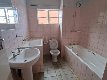 2 Bedroom Flat & Apartment