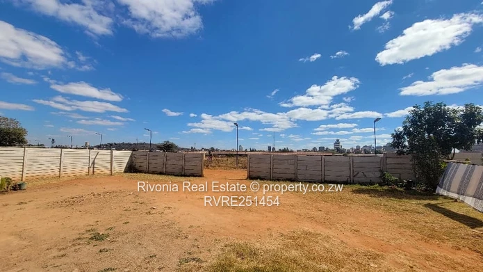Walled 1-Bed cottage , Large Yard & City View in Arcadia (Sole Mandate)