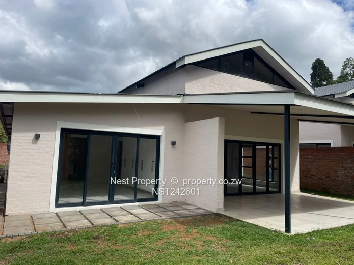 Newlands 3-Bed Townhouse — Vaulted Living, Fitted Kitchen