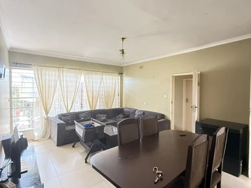 2 Bedroom Flat & Apartment