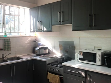 2 Bedroom Flat & Apartment