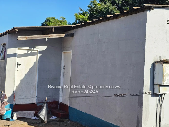 Glen Norah 2BR Home with Borehole and Yard
