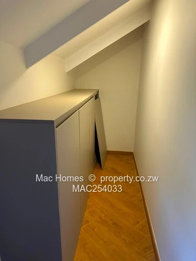 Spacious 4-Bed Furnished Glen Lorne Flat with Pool