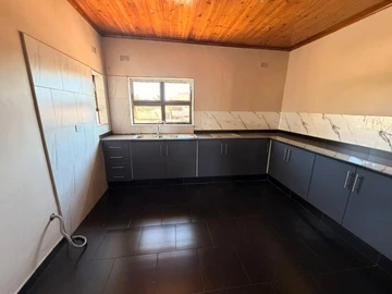 3 Bedroom Flat & Apartment