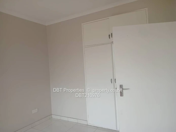 Flat available in Hillside